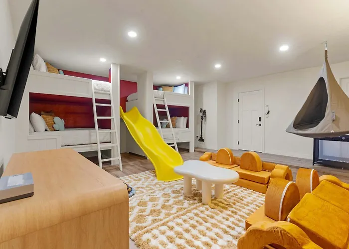 Sleeps 18 Private Pool & Hot Tub Playground *